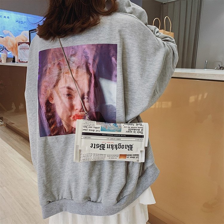 Newspapers modeling day clutch - Flap Bag Envelope 리뷰 및 가격