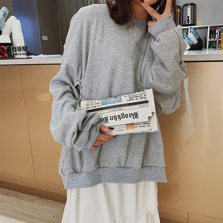 Newspapers modeling day clutch - Flap Bag Envelope 리뷰 및 가격
