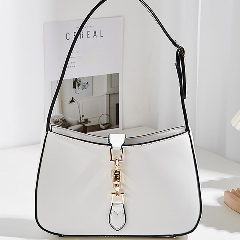 Trendy and Fashionable Crescen - Half Moon Crescent 리뷰 및 가격