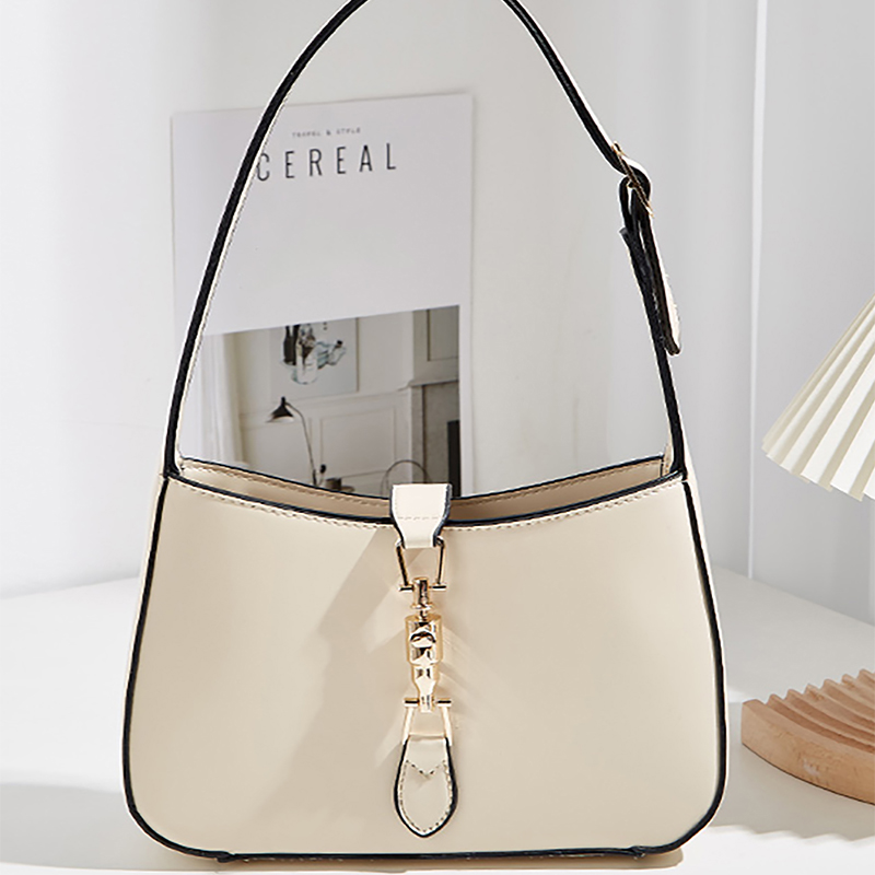 Trendy and Fashionable Crescen - Half Moon Crescent 리뷰 및 가격